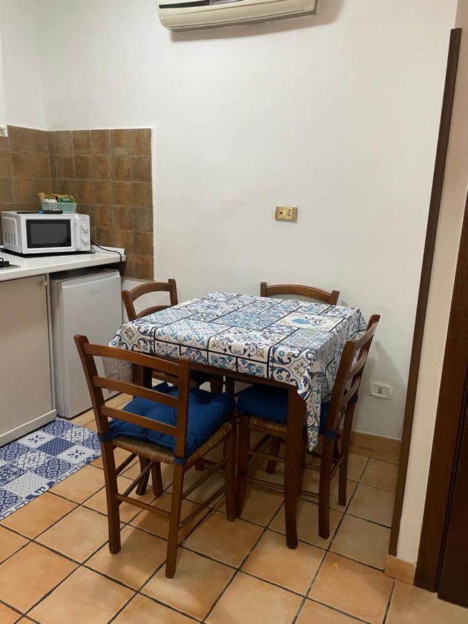 Le Suite Di Ginevra Naples Exterior photo